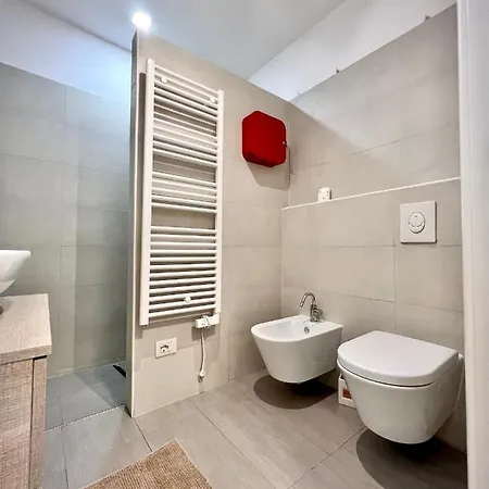 Art Of Living Luxury House In * קומו