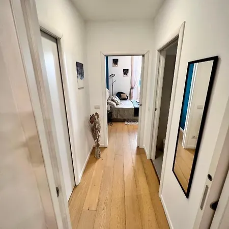Art Of Living Luxury House In Apartment *